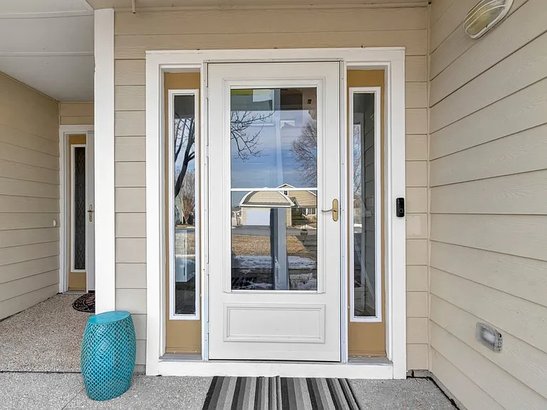297 Lakeside Dr — Photo 1