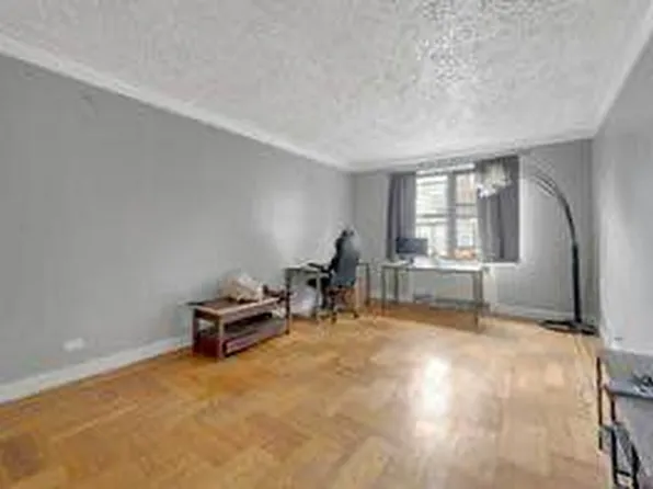 2025 Valentine Avenue image 2 of 13