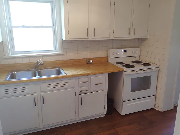 9013 Sparrow Dr — Photo 6