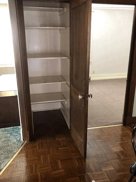 3 bed, 800 sqft, $2,100 — Photo 2