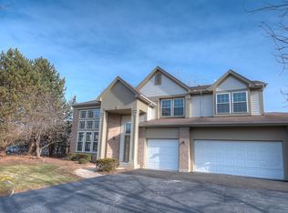 14472 Twin Lakes Ct, Libertyville, IL