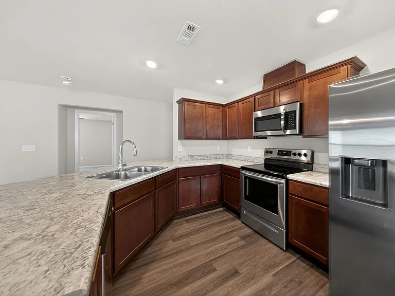 4405 Sackett Ave — Photo 10