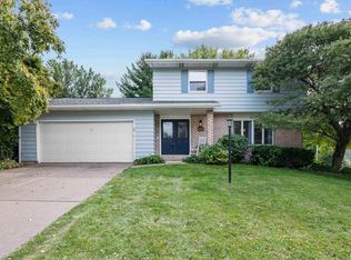 1707 E 42nd Ct, Davenport, IA 52807