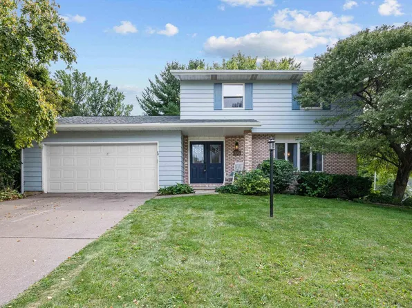 1707 E 42nd Ct, Davenport, IA 52807
