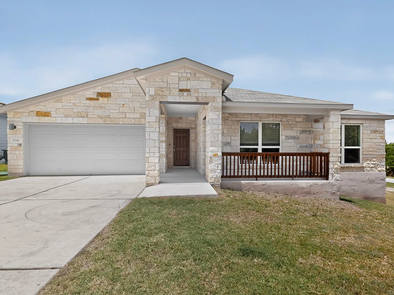 3 bed, 2.0 bath, 1813 sqft, $2,295 — Photo 1