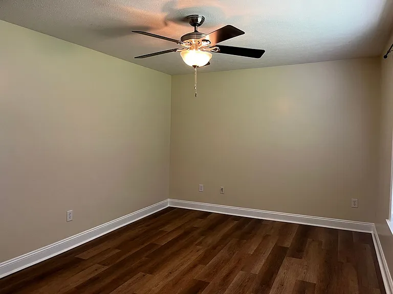 129 Pella Ln — Photo 11