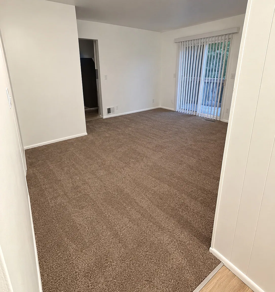 2 bed, 977 sqft, $1,300 — Photo 3