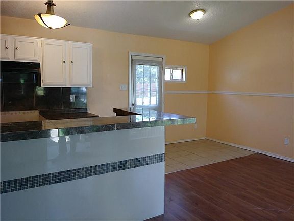 4th image of 1523 Pebblewood Dr
