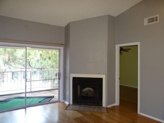2nd image of 2425 Oxford Pl APT 101