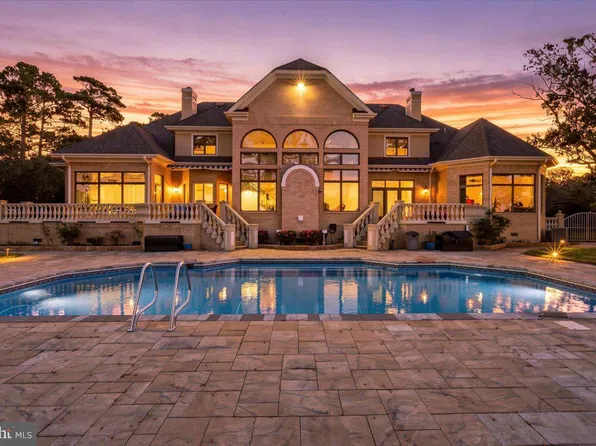 1249 Inlynnview Rd, Virginia Beach, VA 23454