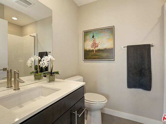 4th image of 2700 Chaucer St Unit 4