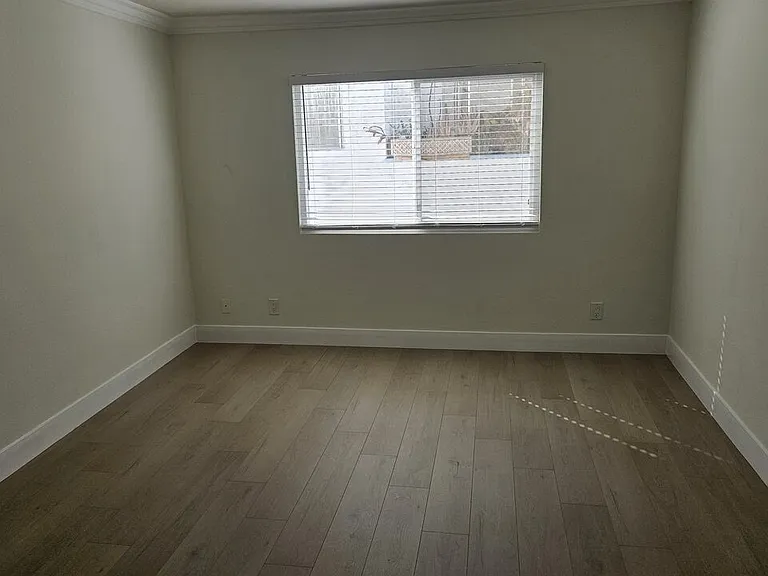 827 2nd St #303 — Photo 20
