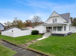204 W 3rd St, Augusta, KY 41002