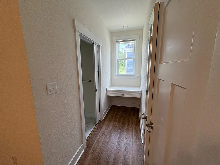 side bedroom closet/bathroom entrance