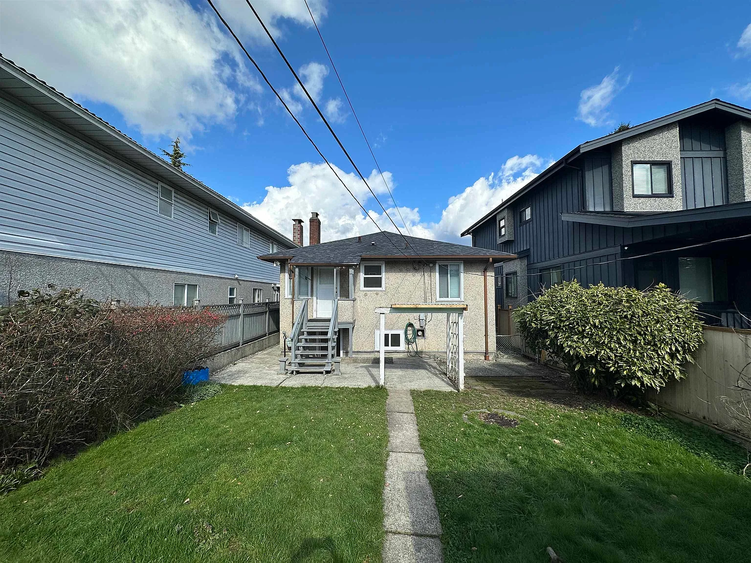 3 bed, 777 sqft, $2,200 — Photo 3