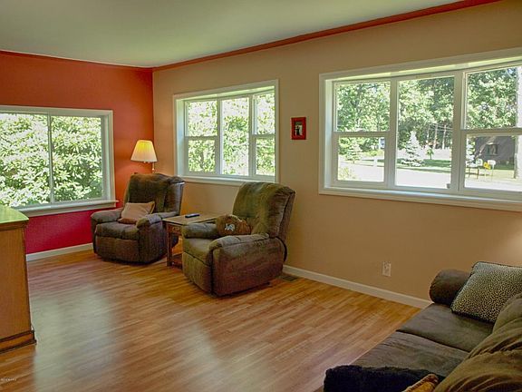 3rd image of 550 Clark Dr NW