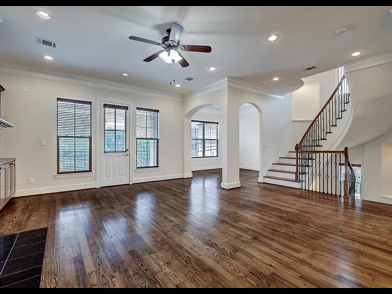 2401 Radcliffe St — Photo 8