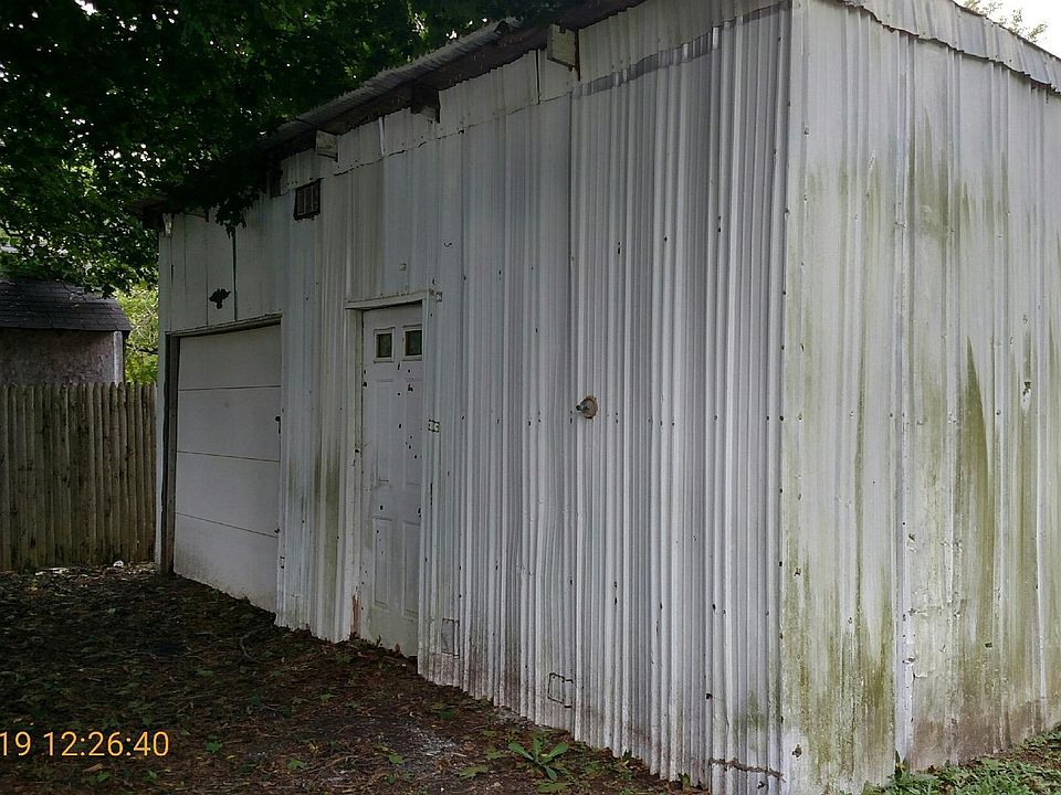 2nd image of 417 E Market St