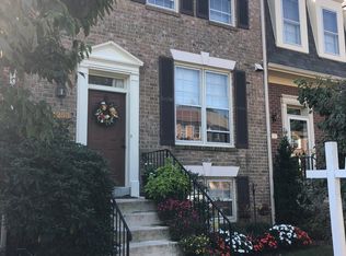 4253 Fox Lake Dr, Fairfax, VA 22033