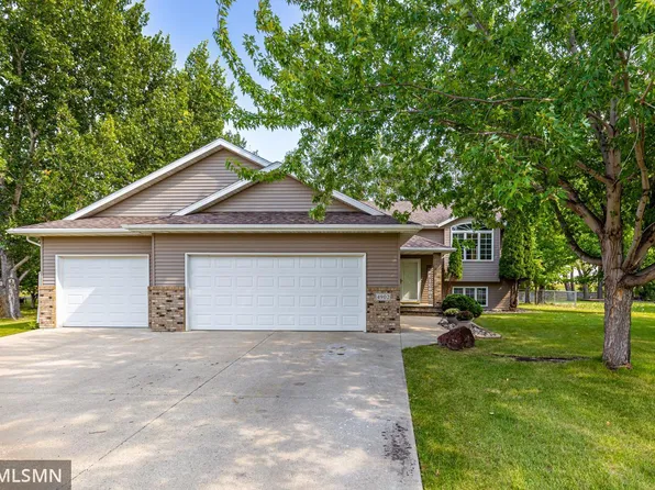 4902 21st St N, Moorhead, MN 56560