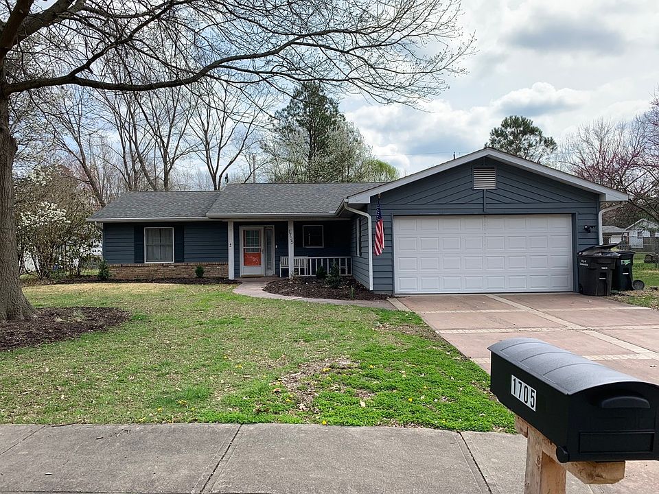 1st image of 1705 W Colonial Dr