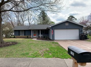 1705 W Colonial Dr, Carbondale, IL 62901