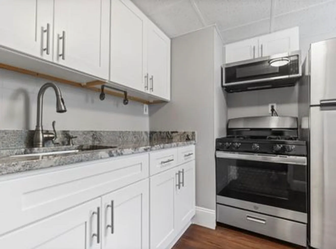 481 Durfee St — Photo 4