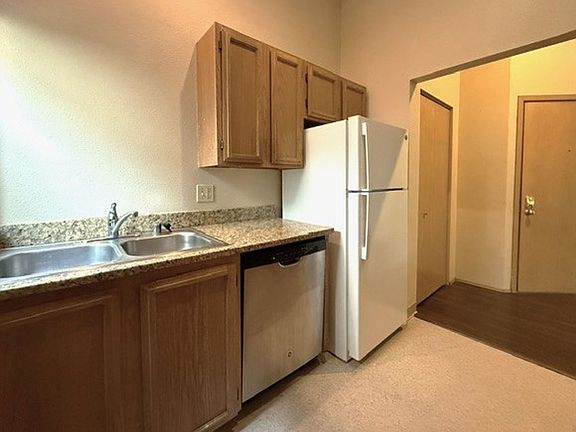 5th image of 2612 E Madison St APT 102