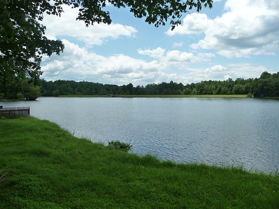 3rd image of 918 Shorefront Ln