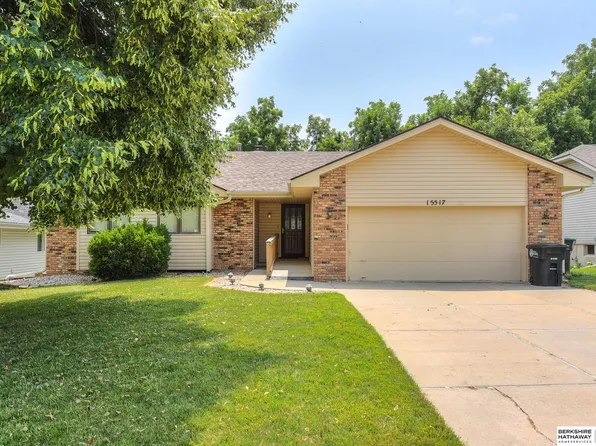 15517 Summerwood Dr, Omaha, NE 68137