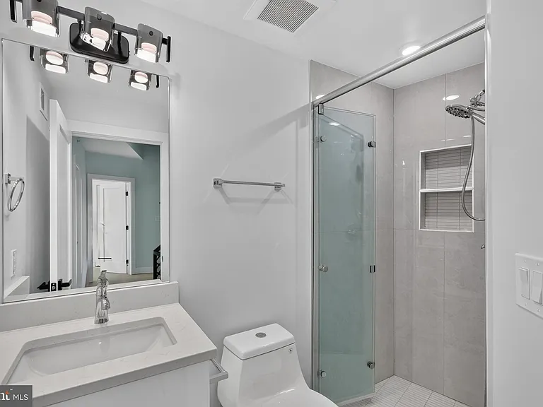 1650 Columbia Rd NW #201 — Photo 7