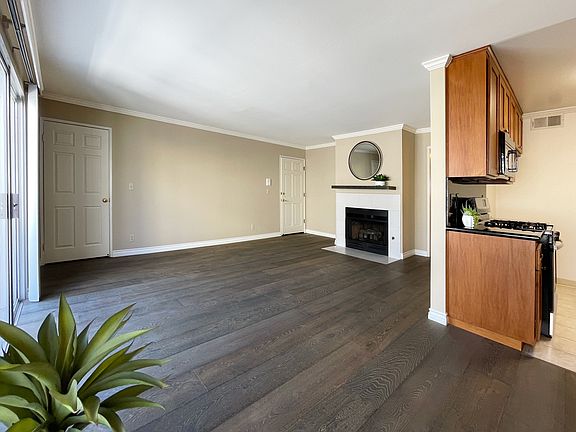 3rd image of 12059 Hoffman St #302