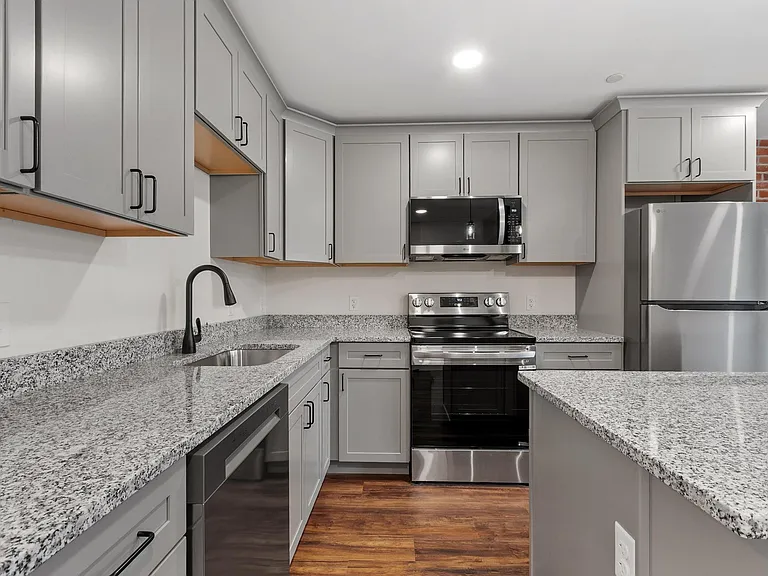 329 Main St #6 — Photo 6