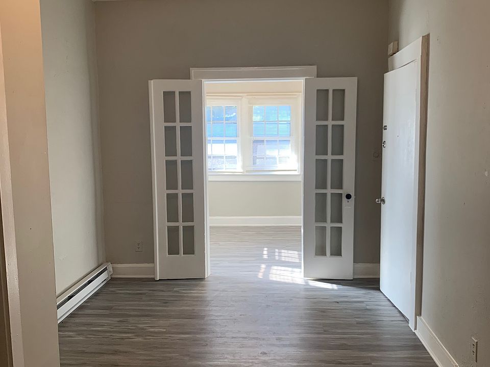 1st image of 212 E 10th St APT 8