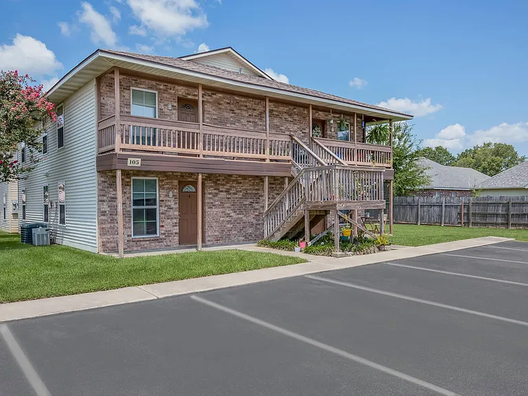 Garden Heights Apartments — Photo 15
