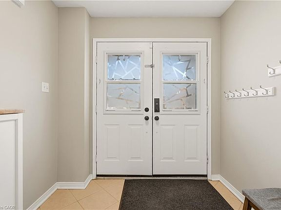 5th image of 34 Harding St