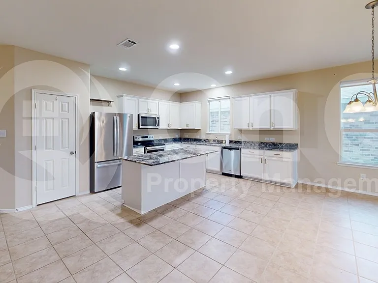 2213 Heaton St — Photo 5