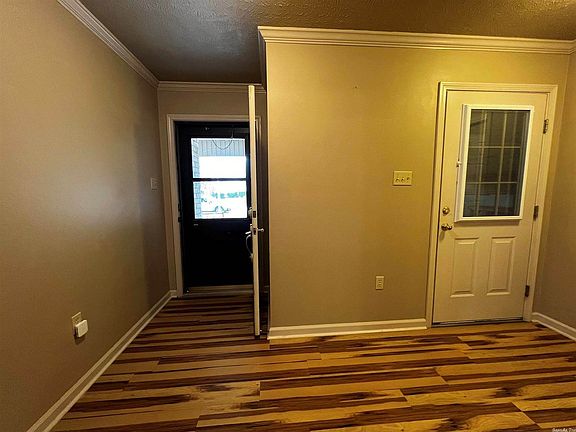 3rd image of 70 Whispering Wind Cir