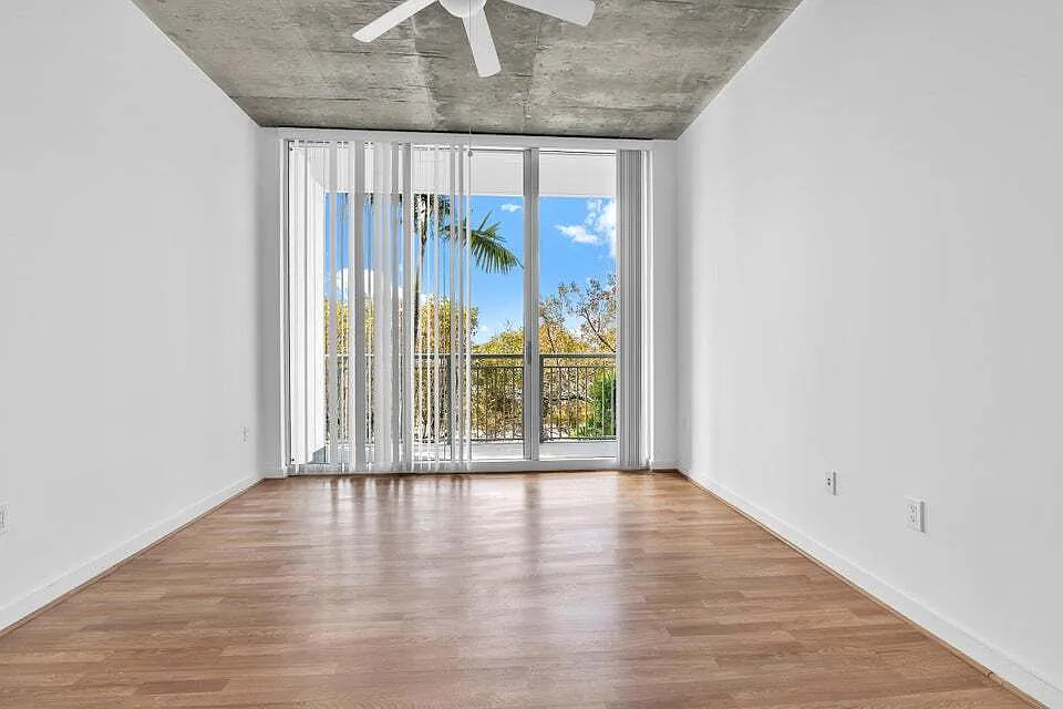 300 S Australian Avenue Apt 125 - 125 — Photo 2