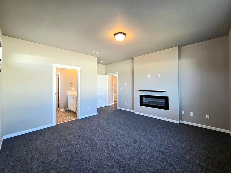 717 J St NE — Photo 7