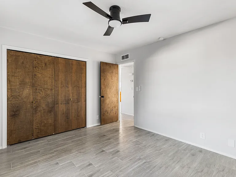 734 N Stewart — Photo 14