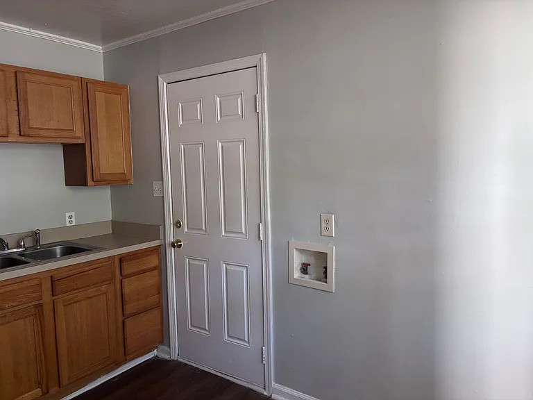 2219 Briarfield Rd — Photo 3