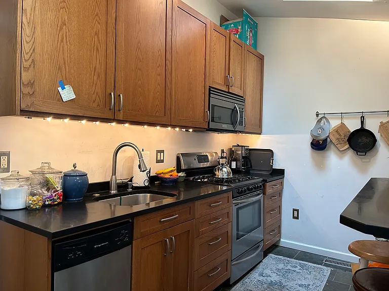 2143 E Sergeant St — Photo 6