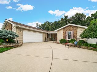 1012 Seneca Dr, Crown Point, IN 46307