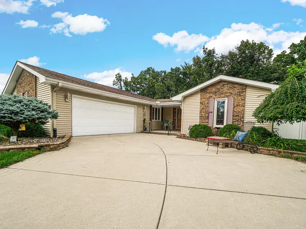 1012 Seneca Dr, Crown Point, IN 46307