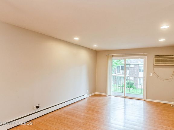 3rd image of 974 Thornton Ln APT 210
