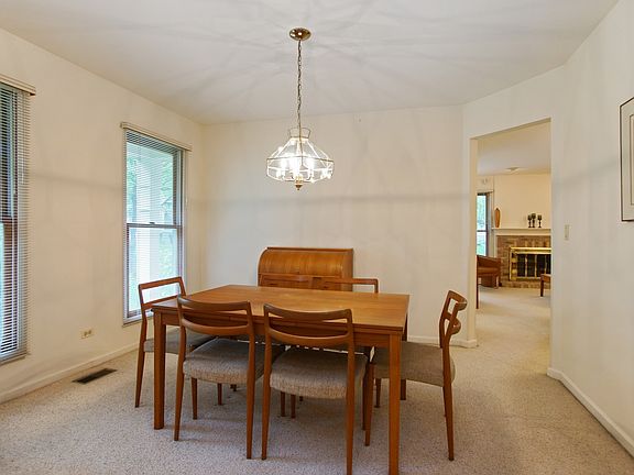 3rd image of 250 Bridlewood Ct