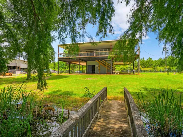 687 Estate Dr, Jonesville, LA 71343