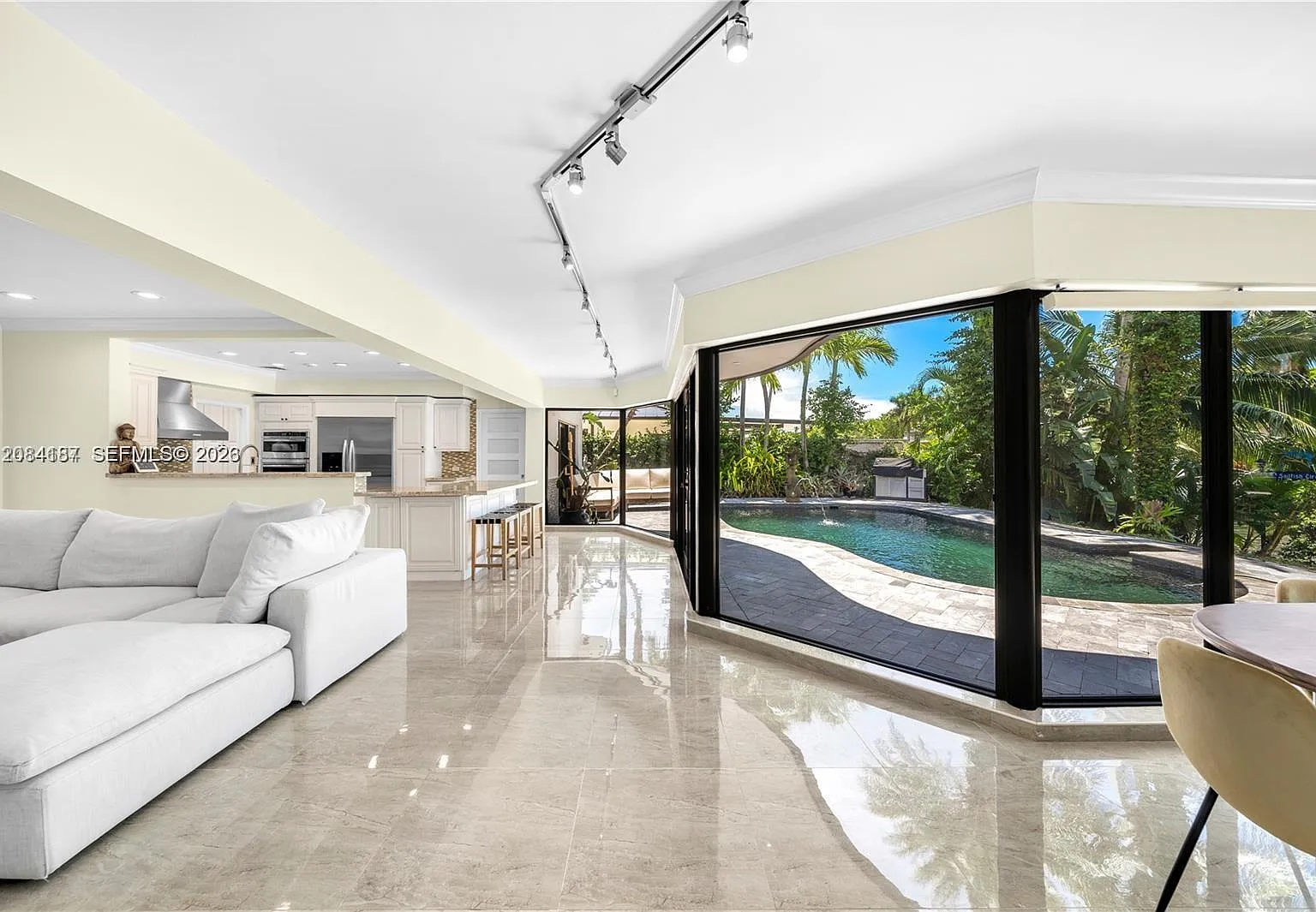 Amd Pl Biscayne Pines — Photo 3