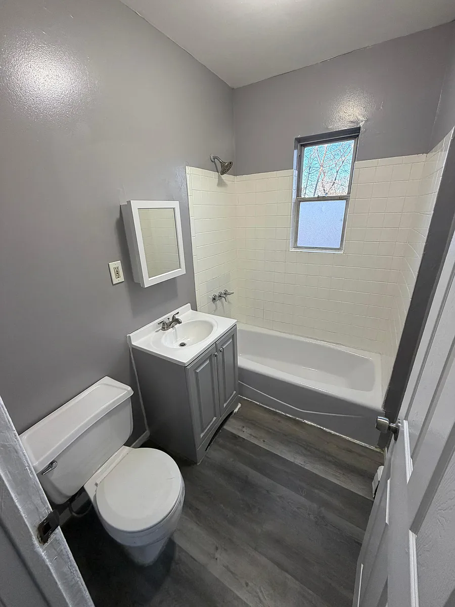 Building Photo - 49 Bragaw Ave #7C